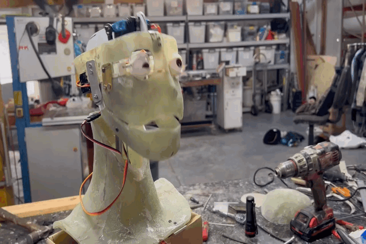 Behind The Scenes: Making Roger